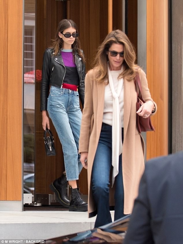 Con gái Cindy Crawford đẹp xuất thần trong lần đầu catwalk - ảnh 28