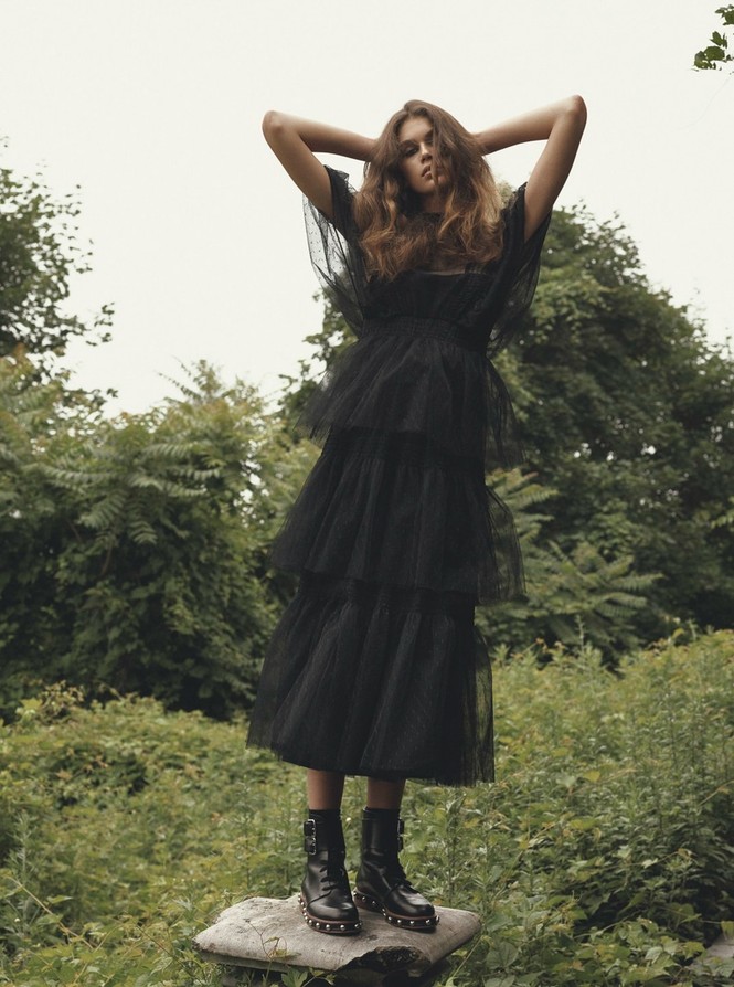 Con gái Cindy Crawford đẹp xuất thần trong lần đầu catwalk - ảnh 22