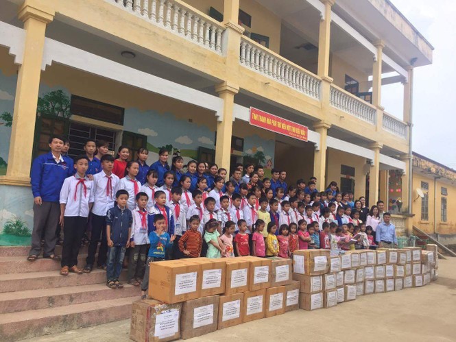 Tiếp tục chia khó với học sinh vùng lũ - ảnh 1