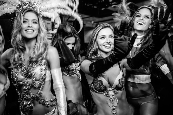 Những bức hình thiên thần Victoria's Secret cực 'hot' lần đầu được tiết lộ - ảnh 1