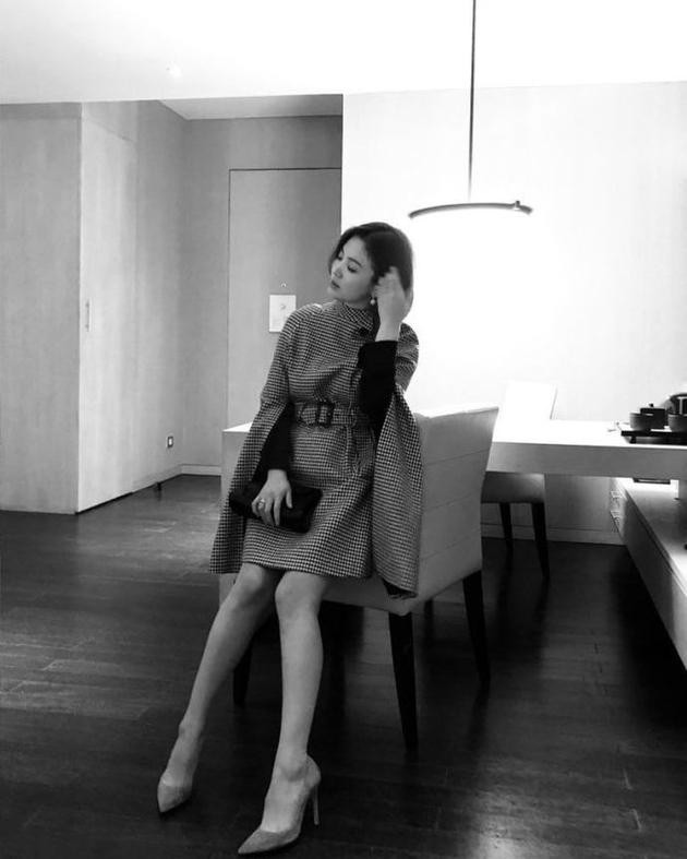 Song Hye Kyo diện áo choàng sành điệu, thần thái sang chảnh - ảnh 5
