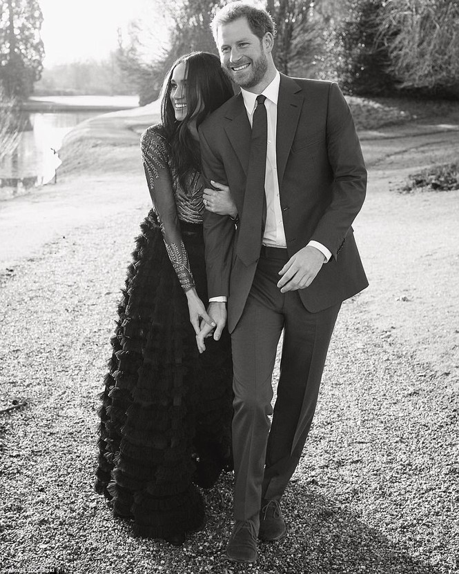 Hoàng tử Anh và mỹ nhân Meghan Markle tung ảnh đính hôn lãng mạn - ảnh 2