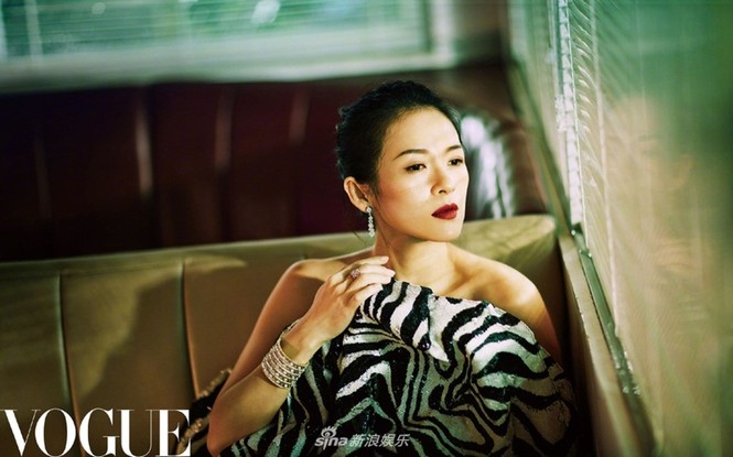 Chương Tử Di kiêu sa sang trọng trên Vogue đầu năm 2018 - ảnh 3