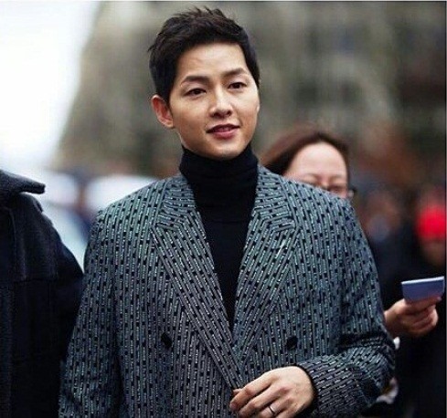 Song Joong Ki quá đẹp trai, cùng vợ Song Hye Kyo đến Pháp xem thời trang - ảnh 9