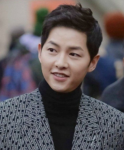 Song Joong Ki quá đẹp trai, cùng vợ Song Hye Kyo đến Pháp xem thời trang - ảnh 11