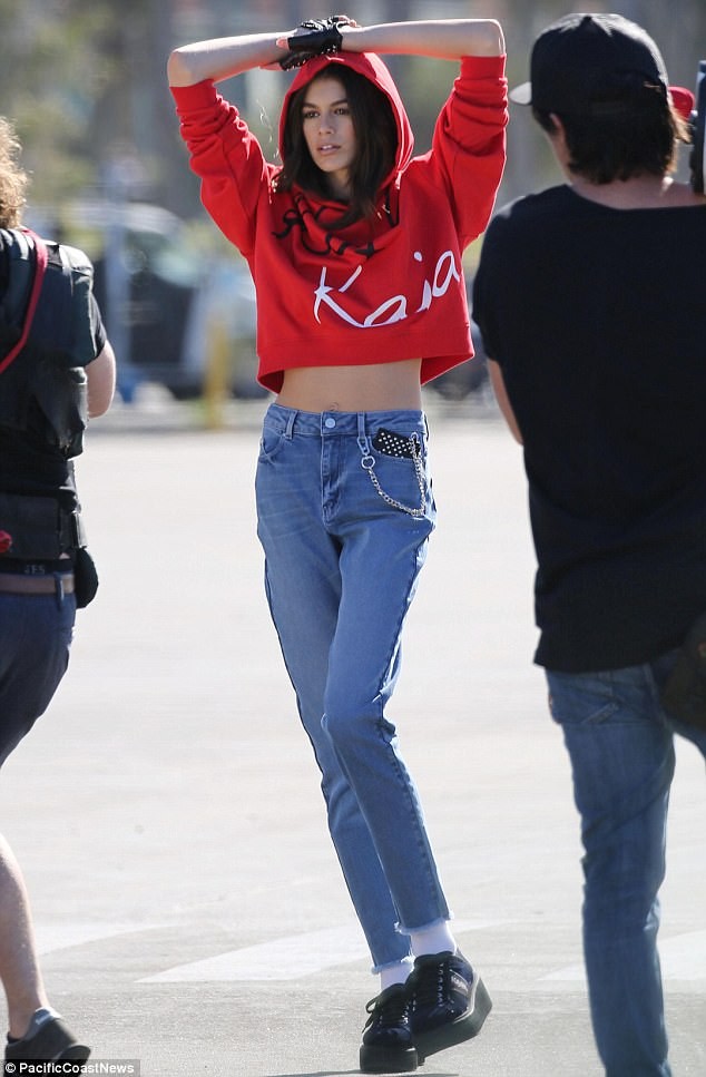 Con gái Cindy Crawford: Đóa hồng 16 tuổi quyến rũ ngỡ ngàng - ảnh 19