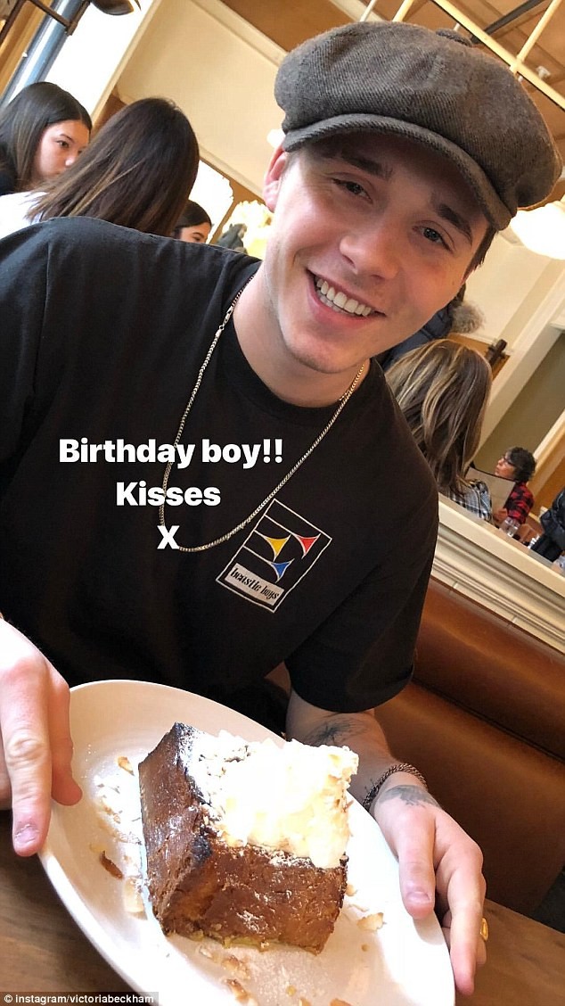 Brooklyn Beckham hôn Chloe Moretz - ảnh 7