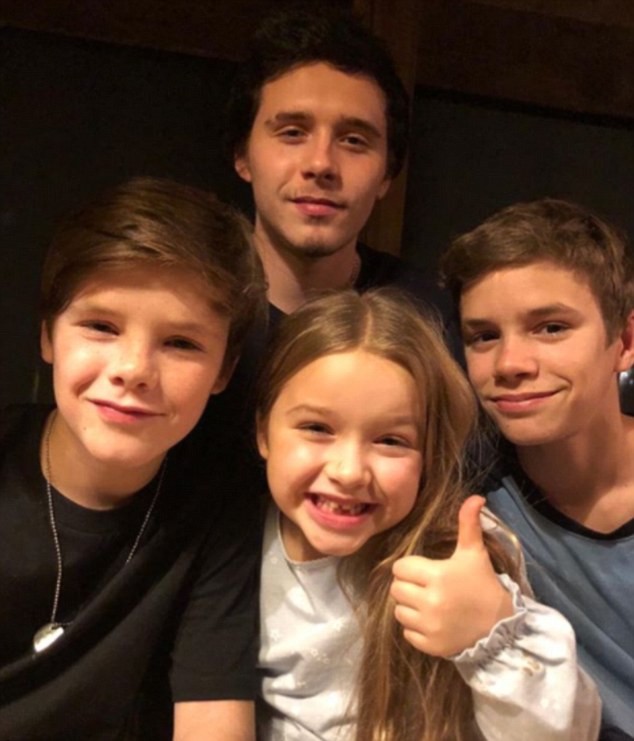 Brooklyn Beckham hôn Chloe Moretz - ảnh 8