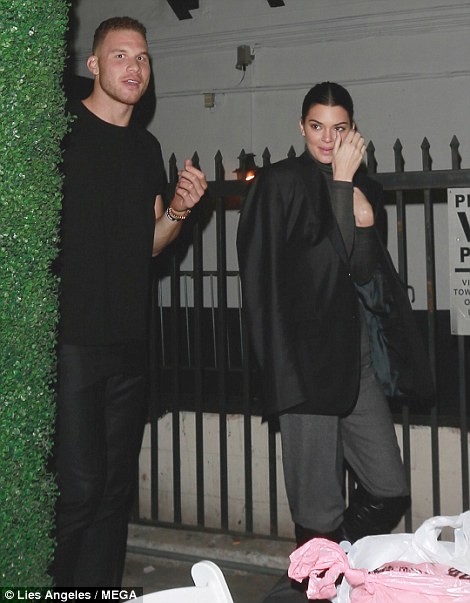 Kendall Jenner phủ nhận đồng tính - ảnh 1