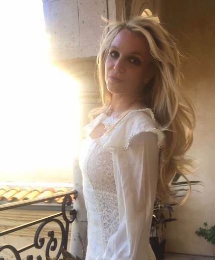 Britney Spears mặc thiếu vải - ảnh 2