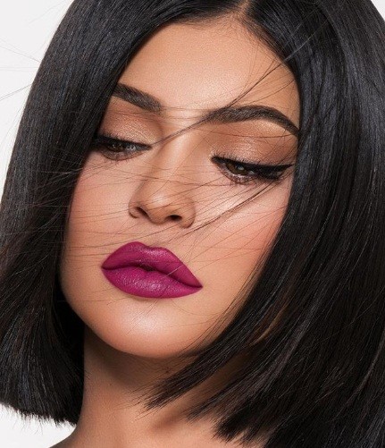 Kylie Jenner dáng đồng hồ cát - ảnh 11
