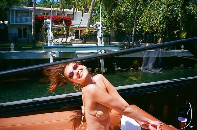 mỹ nhân Victoria's Secret diện bikini - ảnh 2