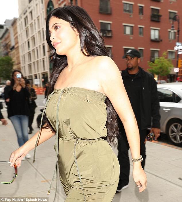 Kim Kardashian nội y - ảnh 9