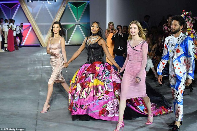 ‘Báo đen’ Naomi Campbell 47 tuổi vẫn gợi cảm đầy sức hút - ảnh 7