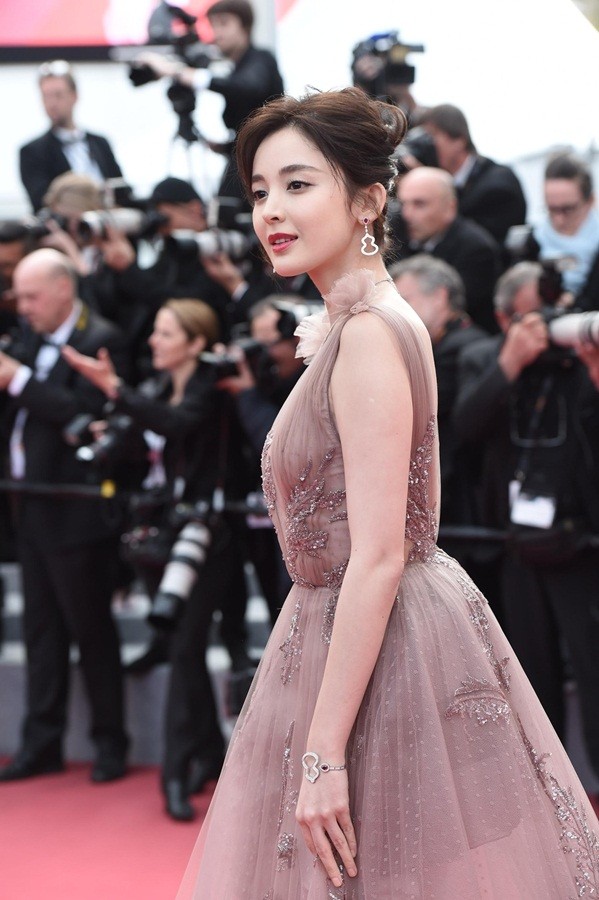 Mỹ nữ Tân Cương Cổ Lực Na Trát Cannes 2018 - ảnh 5