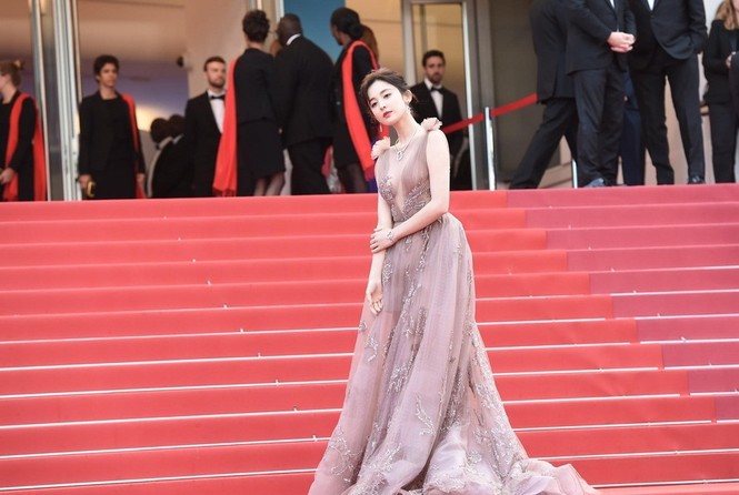 Mỹ nữ Tân Cương Cổ Lực Na Trát Cannes 2018 - ảnh 11