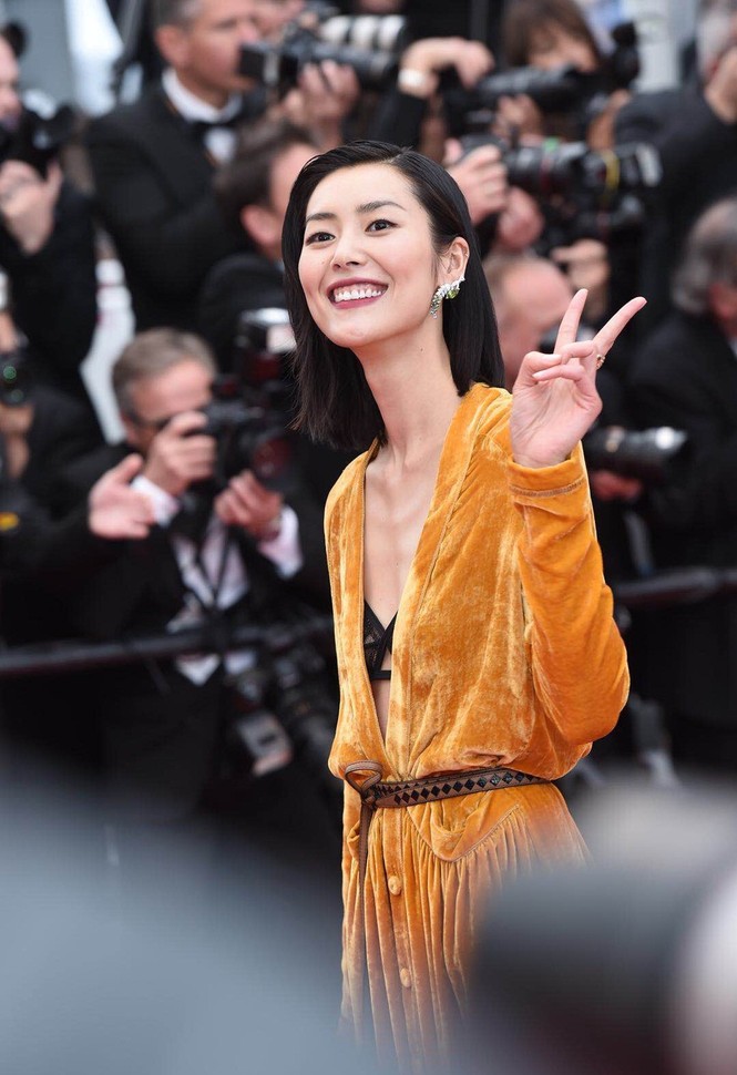 Liu Wen vòng 1 lép trên thảm đỏ Cannes - ảnh 7