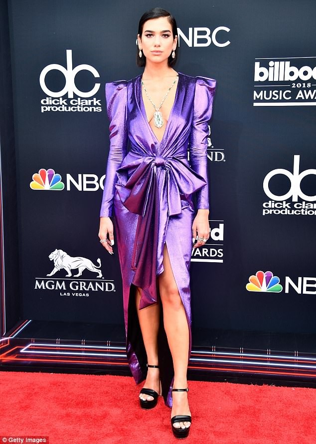 Taylor Swift xinh đẹp, quyến rũ bất ngờ, nhận ‘cú đúp’ tại Billboard - ảnh 19