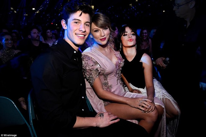 Taylor Swift xinh đẹp, quyến rũ bất ngờ, nhận ‘cú đúp’ tại Billboard - ảnh 13