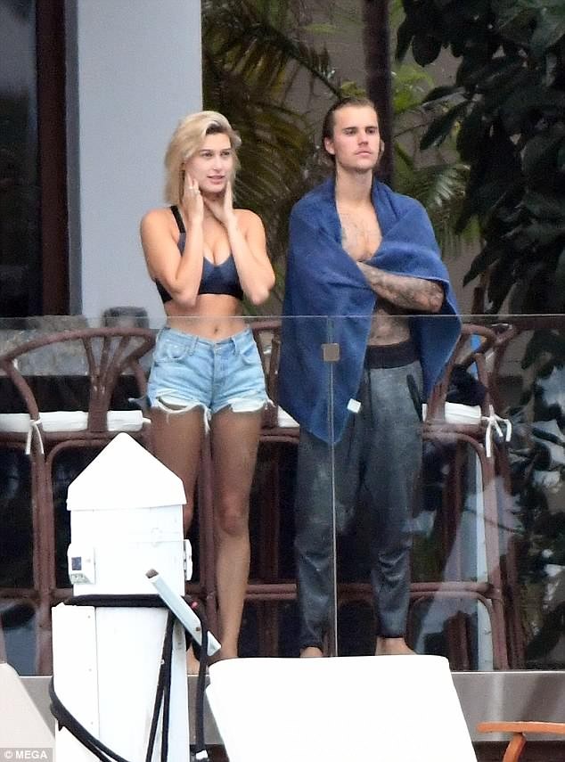 Hailey Baldwin mặc gợi cảm, thân mật bên tình cũ Justin Bieber - ảnh 7
