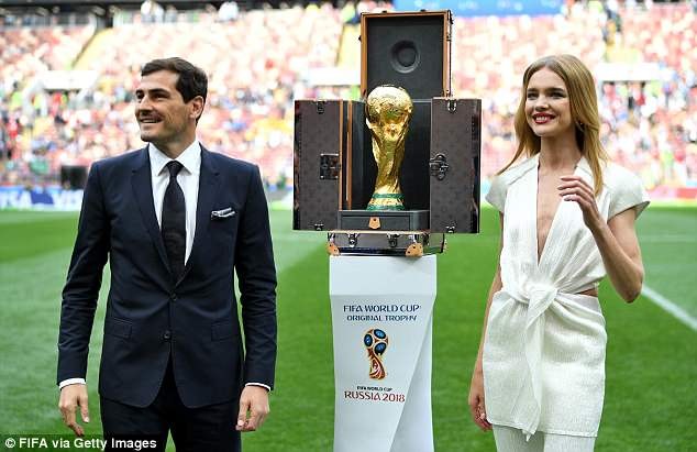 Tiết lộ về 'bóng hồng' Nga mở khóa vali đựng cúp vàng World Cup - ảnh 14