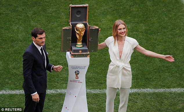 Tiết lộ về 'bóng hồng' Nga mở khóa vali đựng cúp vàng World Cup - ảnh 15