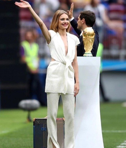Tiết lộ về 'bóng hồng' Nga mở khóa vali đựng cúp vàng World Cup - ảnh 16