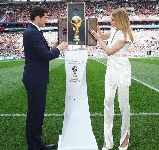 Tiết lộ về 'bóng hồng' Nga mở khóa vali đựng cúp vàng World Cup - ảnh 11