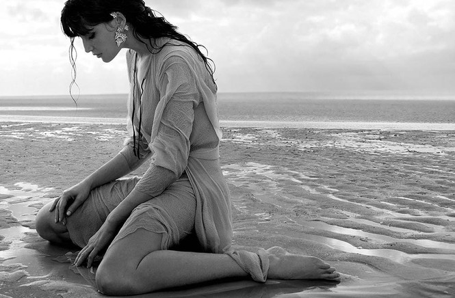 Biểu tượng sắc đẹp Laetitia Casta khích lệ đội Pháp trước giờ bóng lăn - ảnh 6