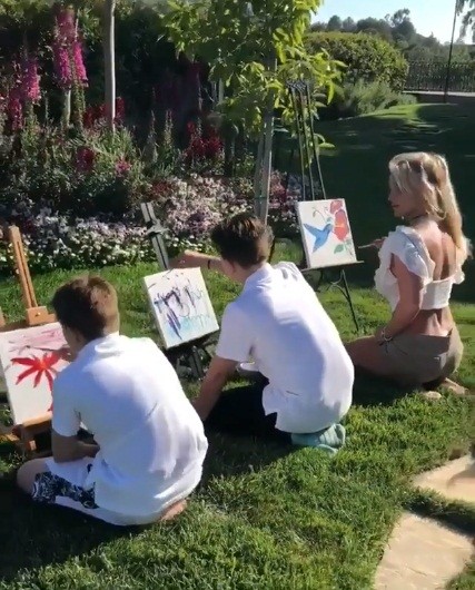 Britney Spears U40 dáng chuẩn eo thon nhờ yêu bồ trẻ kém 13 tuổi - ảnh 5