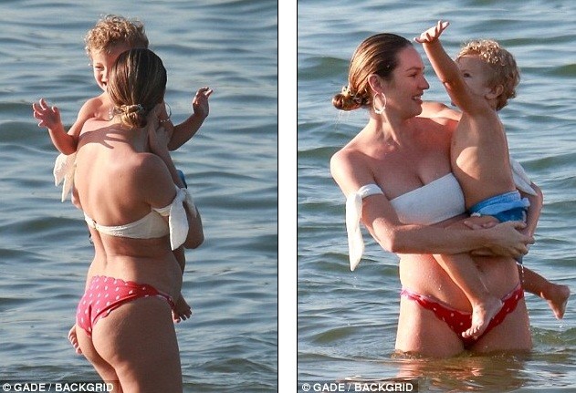 Thiên thần Candice Swanepoel gợi cảm ngỡ ngàng 3 tuần sau sinh - ảnh 10