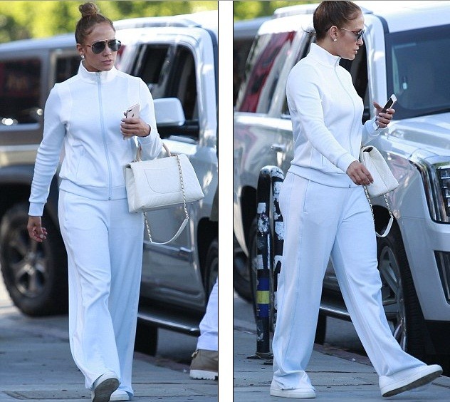 Jennifer Lopez và bồ trẻ hôn đắm đuối, quấn quýt không rời - ảnh 7