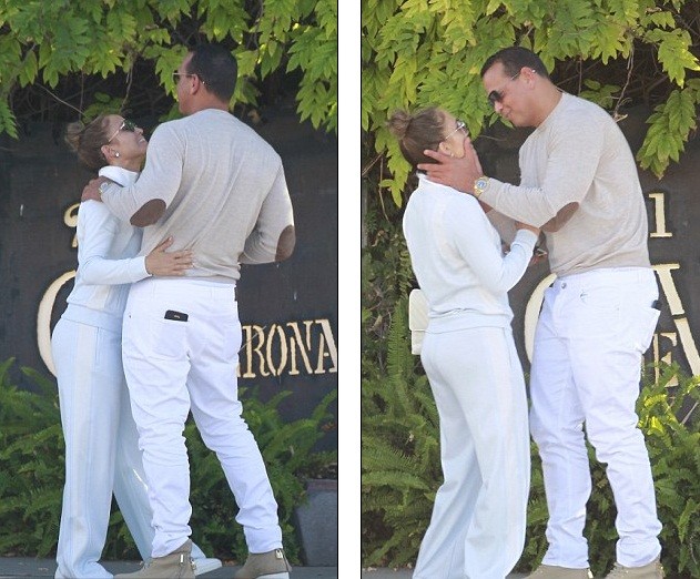 Jennifer Lopez và bồ trẻ hôn đắm đuối, quấn quýt không rời - ảnh 4