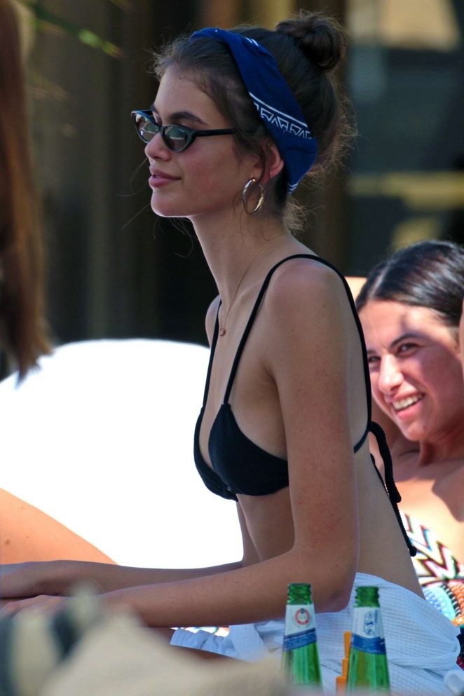 Thân hình khẳng khiu đến giật mình của con gái Cindy Crawford - ảnh 3