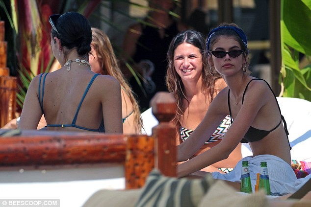 Thân hình khẳng khiu đến giật mình của con gái Cindy Crawford - ảnh 2