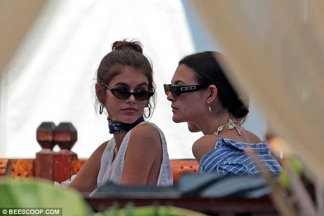 Thân hình khẳng khiu đến giật mình của con gái Cindy Crawford - ảnh 4