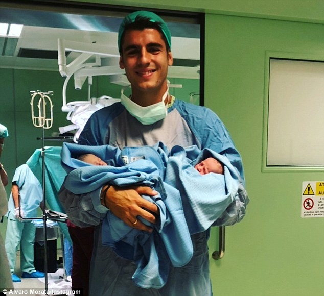 Chân sút Tây Ban Nha Morata đón hai con trai sinh đôi đầu lòng - ảnh 3