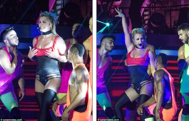 Mặc bốc lửa nhảy sung nhưng Britney Spears không nhớ đang diễn ở đâu - ảnh 11