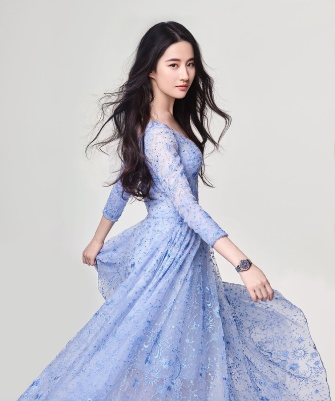Hé lộ hình ảnh đầu tiên của Lưu Diệc Phi trong bom tấn ‘Hoa Mộc Lan’ - ảnh 9