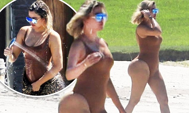 Siêu mẫu nhà Kardashian eo thon chân dài ở biển Mexico - ảnh 12