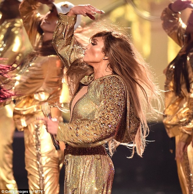 Ngưỡng mộ Jennifer Lopez U50 vẫn bốc lửa đầy quyến rũ - ảnh 12