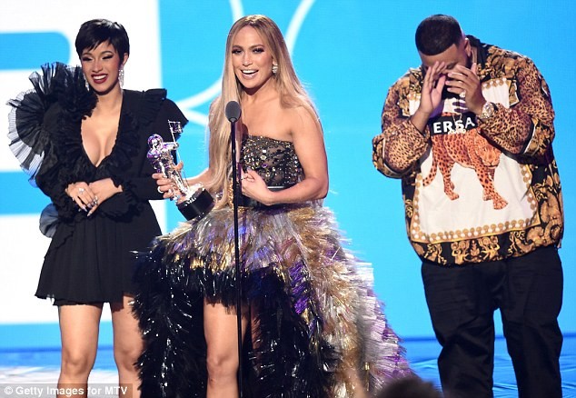 Ngưỡng mộ Jennifer Lopez U50 vẫn bốc lửa đầy quyến rũ - ảnh 22