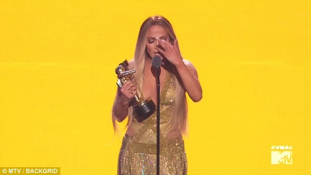 Ngưỡng mộ Jennifer Lopez U50 vẫn bốc lửa đầy quyến rũ - ảnh 18