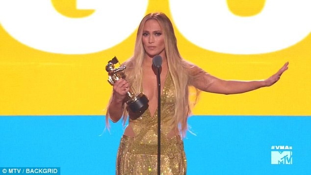Ngưỡng mộ Jennifer Lopez U50 vẫn bốc lửa đầy quyến rũ - ảnh 16