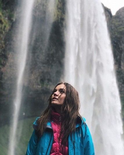 Thiên thần nội y mặc áo tắm du ngoạn ở vùng đất lạnh giá Iceland - ảnh 1