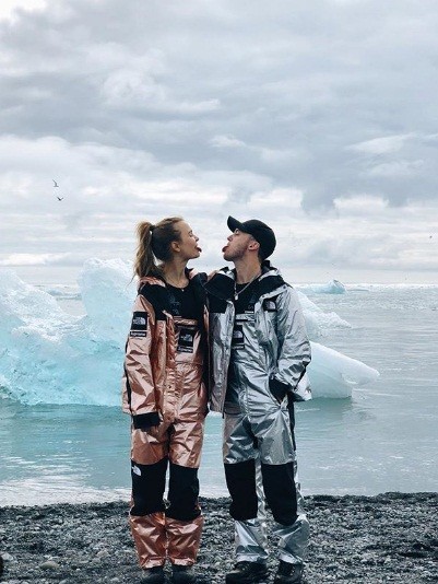 Thiên thần nội y mặc áo tắm du ngoạn ở vùng đất lạnh giá Iceland - ảnh 5