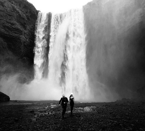 Thiên thần nội y mặc áo tắm du ngoạn ở vùng đất lạnh giá Iceland - ảnh 13