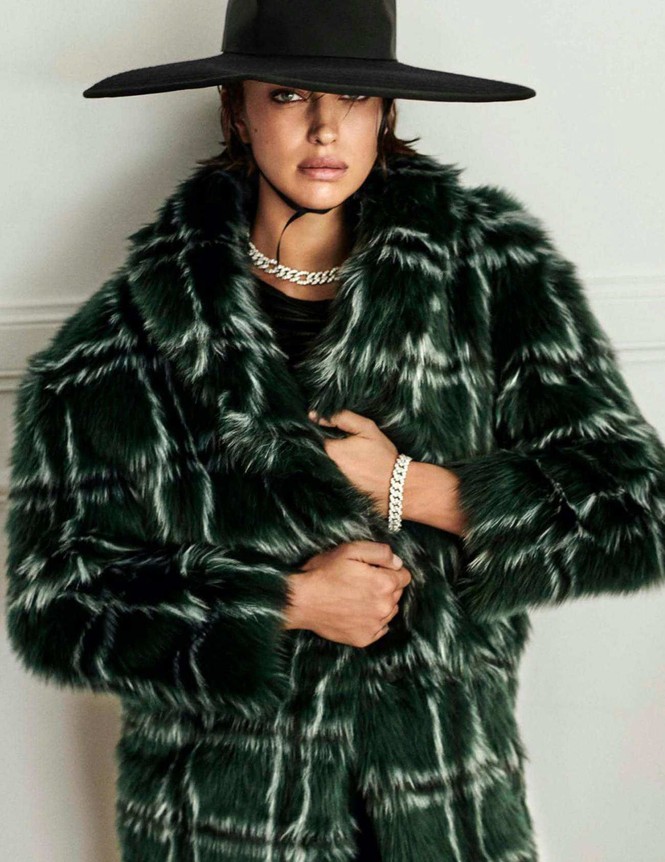 Mỹ nhân xứ bạch dương Irina Shayk: 10 năm vẫn vẹn nguyên vẻ quyến rũ - ảnh 9