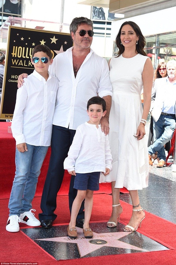 Giám khảo khó tính Simon Cowell nhận sao trên Đại lộ Danh vọng - ảnh 2