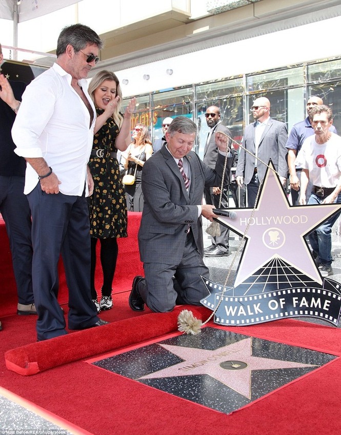 Giám khảo khó tính Simon Cowell nhận sao trên Đại lộ Danh vọng - ảnh 6